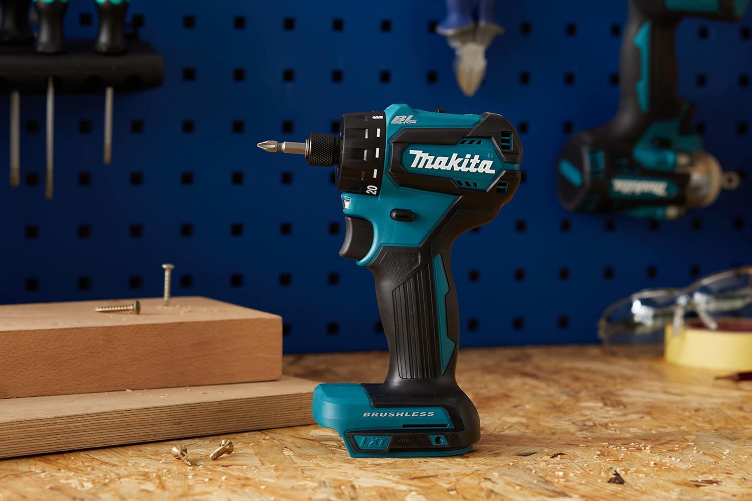 Makita DHS680Z 18V Li-Ion LXT Brushless Circular Saw (165mm) – Batteries and Charger Not Included