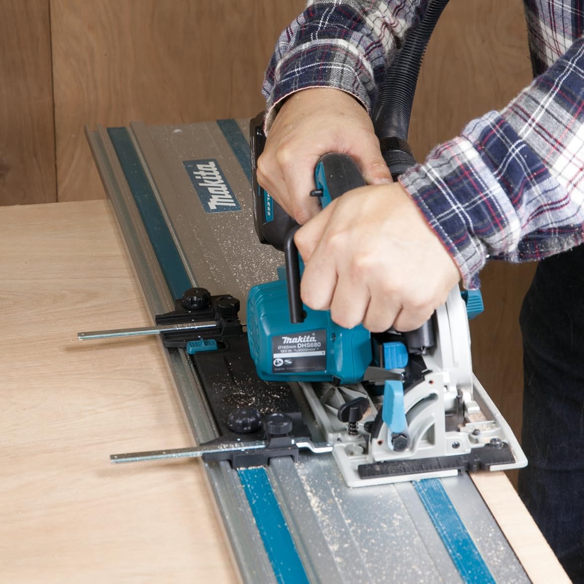 Makita DHS680Z 18V Li-Ion LXT Brushless Circular Saw (165mm) – Batteries and Charger Not Included