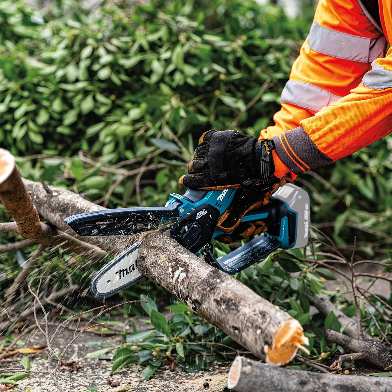 Makita DUC150Z 18V Brushless Cordless 150mm Pruning Saw – Battery and Charger Not Included
